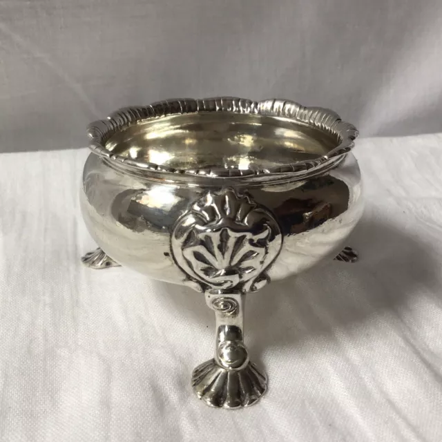 George II 1752 Solid Silver Large Salt Pot On Three Shell Pad Foot Legs. 116.7g