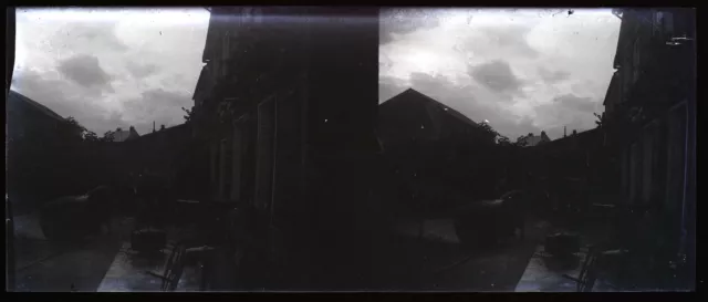 France Cour d’une maison c1930 Photo NEGATIVE STEREO Plaque Vintage V36L3n