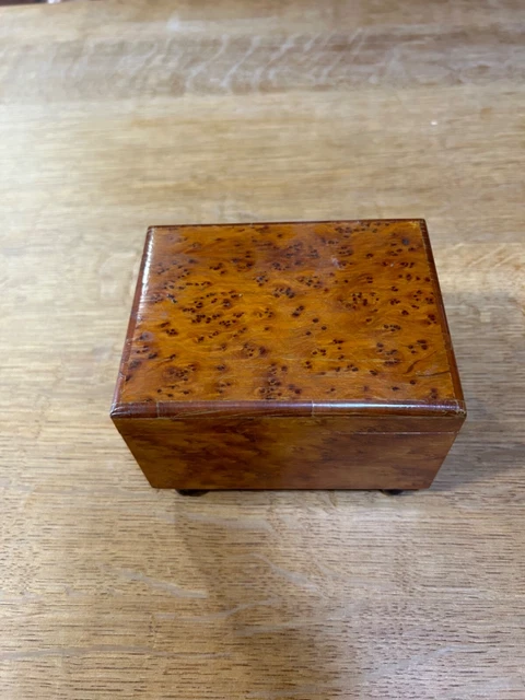 Thorens music box no. 120 - La Traviata Thorens music box no. 120 - La Traviata