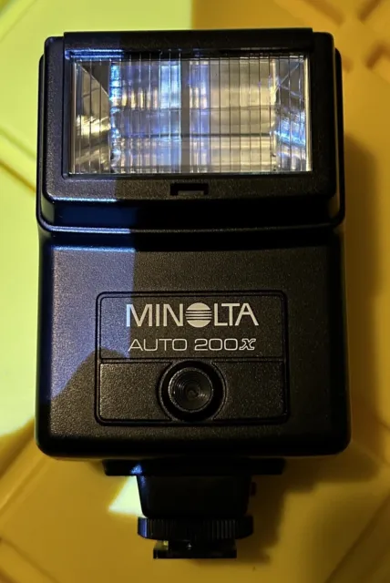 Minolta Auto 200X Shoe Mount Flash With Case working