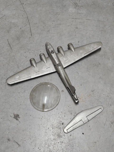 Grand Avion de Ligne Blanc à Assembler – Maquette d'Avion DIY avec Pièces Amovibles (Ailes, Moteurs, Dérive) – Jouet Éducatif STEM pour Enfants – Idéal Cadeau de Noël et de Nouvel An