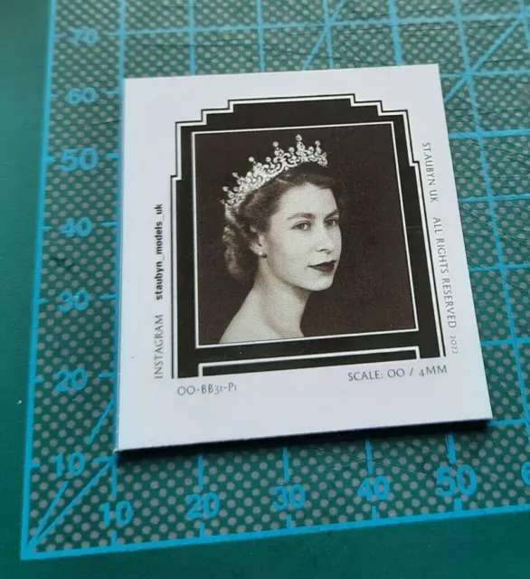 Oo Gauge Hm The Queen Billboard Poster Kit Coronation Portrait 1953 Post War   2