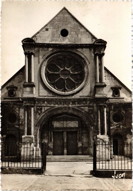 CPA Luzarches Portail d'entree de l'Eglise (1340428)