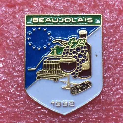 T02 Pins BEAUJOLAIS 1992 Vin Wine Blason Écusson