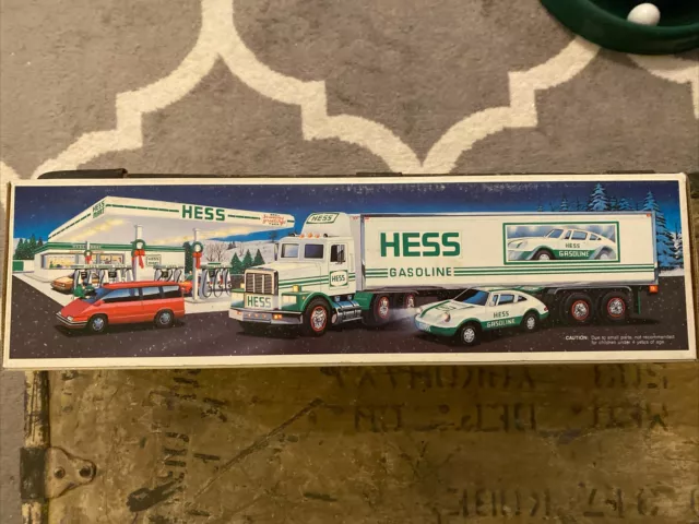 1992 Hess 18 Wheeler Truck and Porsche Racer Car New in box with Lights!