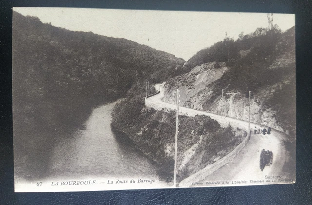 CPA La Bourboule La Route Du Barrage Puy de Dôme Carriage