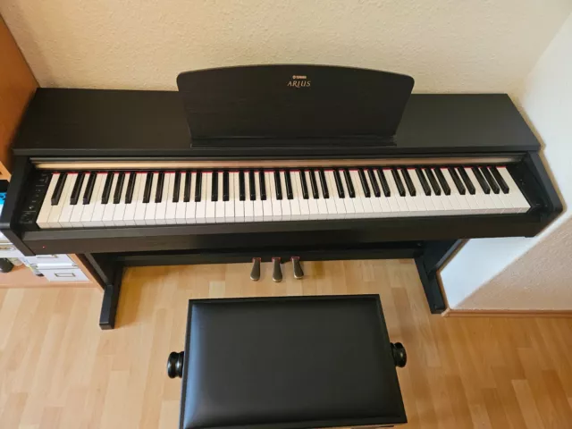 YAMAHA YDP161B  E-Piano, gebraucht, wenig gespielt, guter Zustand, Klavierbank