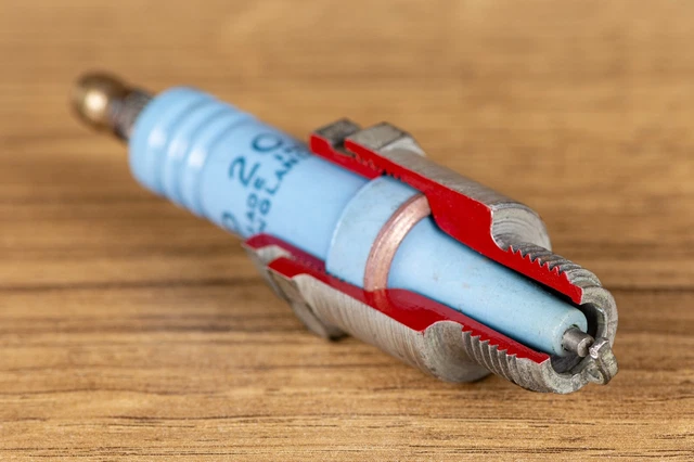 Sectioned Display CUTAWAY SECTIONED DISPLAY Vintage Wipac P 20 Spark Plug £35.00 ...