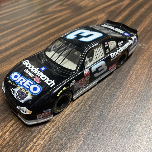 2000 HASBRO NASCAR Winner's Circle Dale Earnhardt Oreo #3 1/24 Pas De