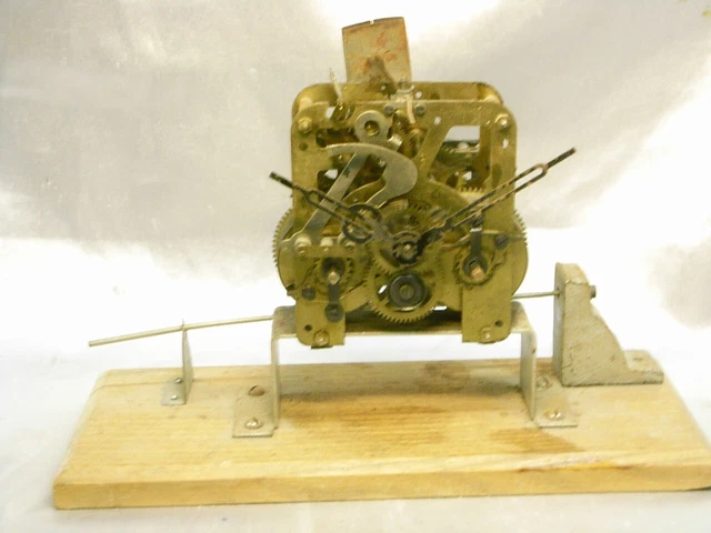 Mouvement De Pendule à Coucou R.Lötscher 25-K - Suisse Années 1950