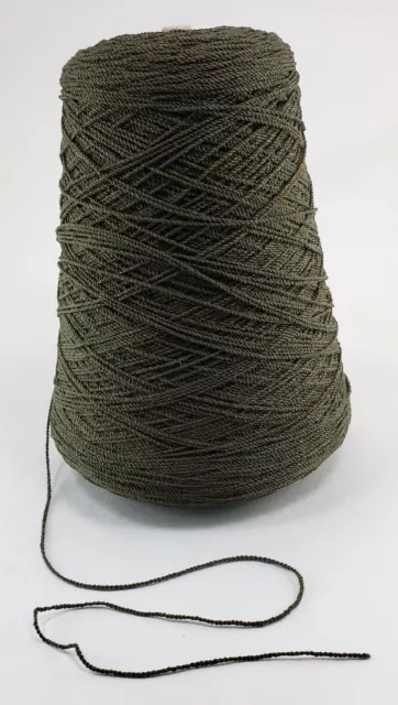Hilo de lana/rayón Lucci Woolray en verde camuflaje sobre cono: tejido a máquina, cro