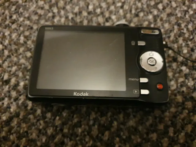 Kodak 8.2MP digital camera M863. NOT WORKING But Battery Is Included SPARES ONLY