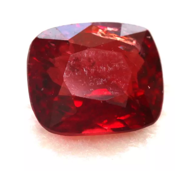 0,90 ct Beau Spinelle Rouge de Tanzanie