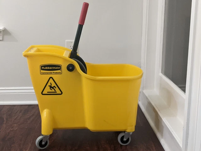 Rubbermaid Commercial mop Bucket/Wringer on wheels - 31-Qt Yellow