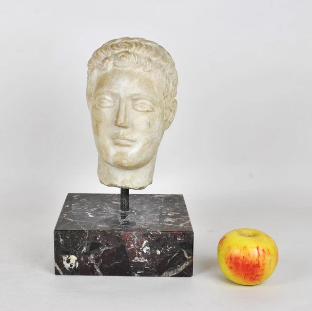 Tête Sculptée En Marbre, Sur Socle, XIXème Siècle?