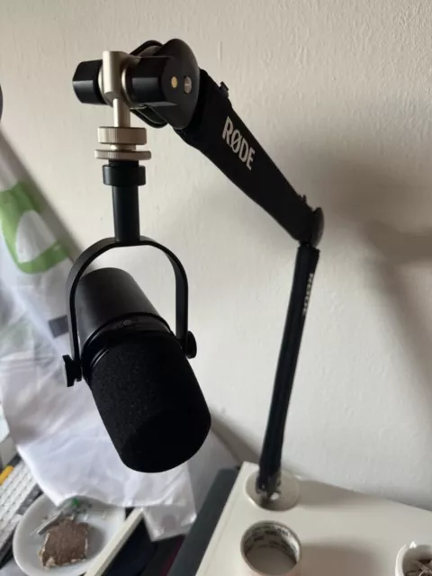 Shure MV7 USB/XLR Dynamisches Podcast-Mikrofon in Schwarz