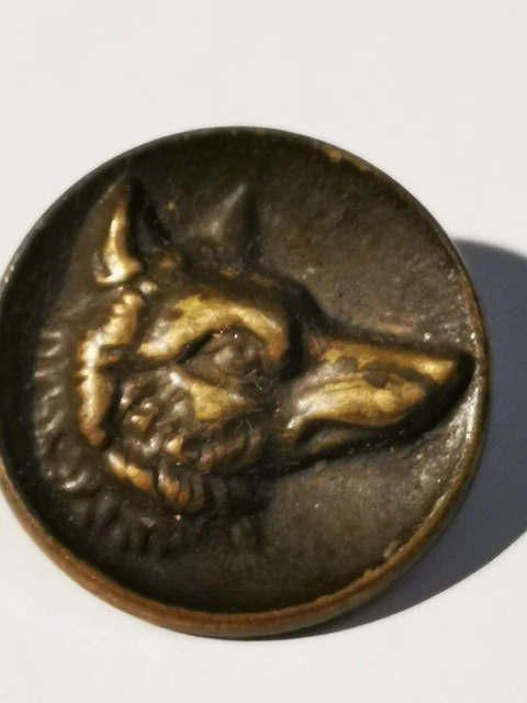 Bouton ancien, NAPOLEON III . VENERIE ou LIVREE, 17 mm. En CORNE