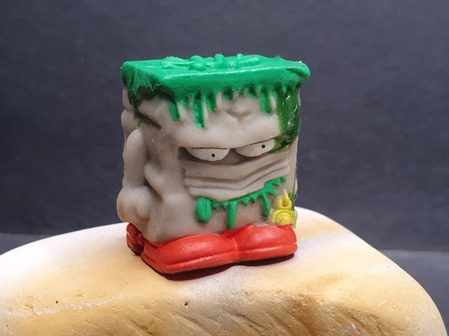 The Trash Pack Series 5 School Trash LITTER LOCKER! ( rare )