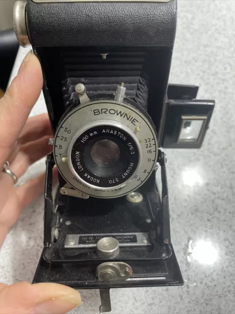 KODAK BROWNIE SIX-20 Folding Camera