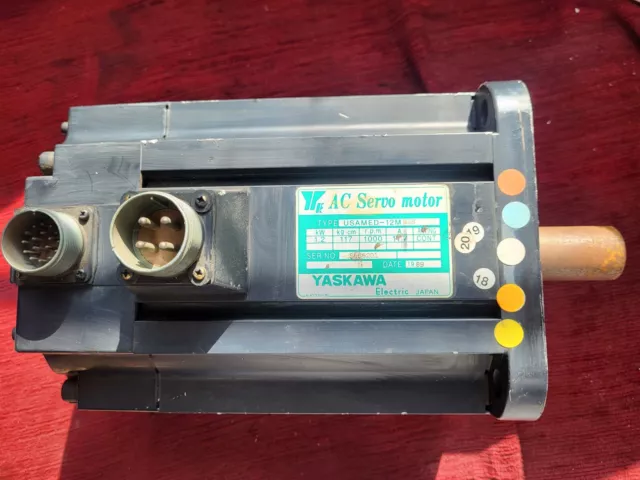 YASKAWA SERVOMOTOR USAMED 12MB2S Lager Ware Nicht Benutzt