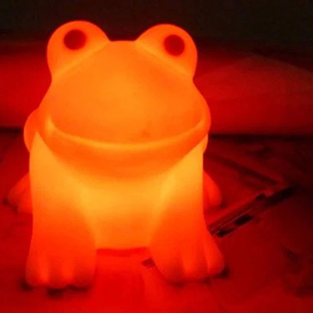 Lámpara de novedad de luz nocturna LED de energía linda rana colores Changin colorido B4Y2