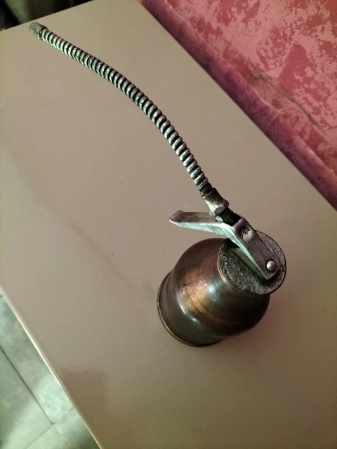 Burette d'huile ancienne pour machine outil  (Fonctionne). 2