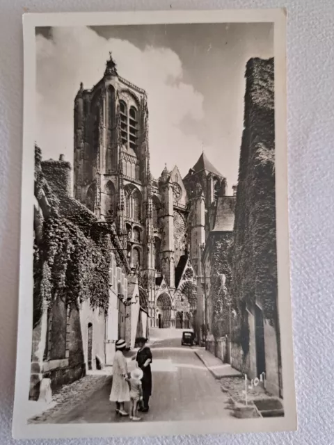 CPA BOURGES La Cathedrale Et La Rue Porte Jaune  dept-18