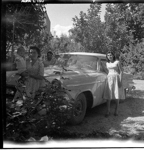 PORTRAIT FAMILLE VOITURE ancienne parking Citroën 2 CV - Négatif photo ancien EUR 7,50 - FR