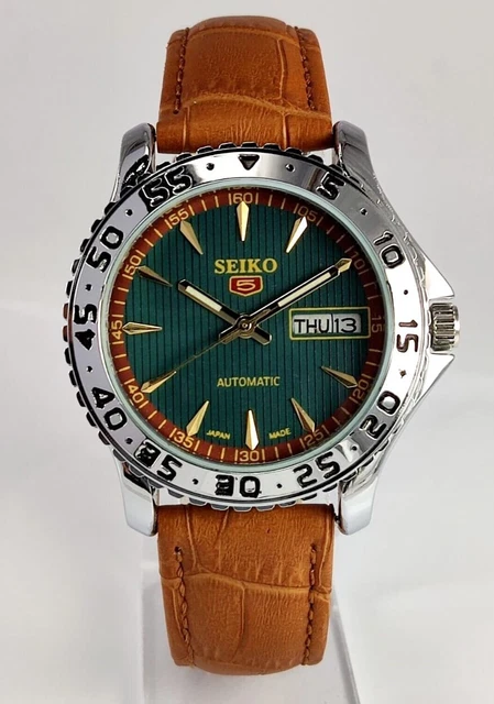 Seiko 5 Automatic Movement  Wrist Watch Green Dial Refurbished  Round Shape