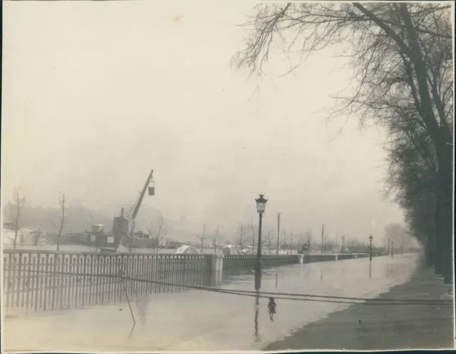 France, Inondations de Paris, Le Quai d&#039;Orsay, 1910, Vintage silver print V