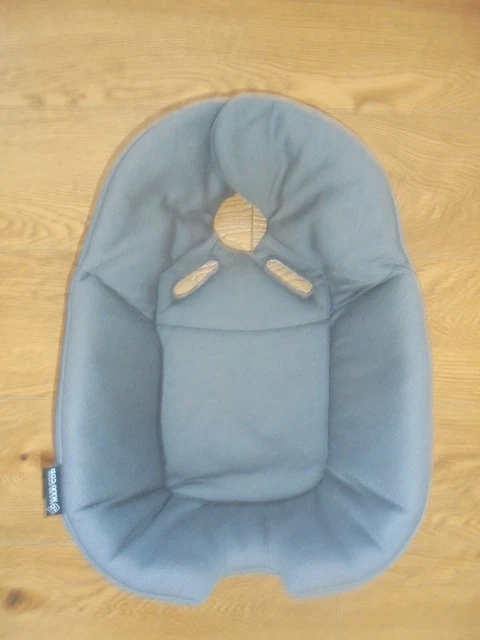 Asiento de coche Maxi Cosi Pebble Plus inserto para recién nacido en gris claro