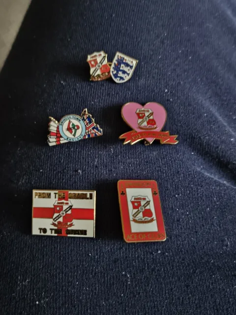 5 Swindon Town Fc Pin Badges