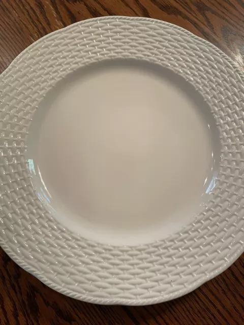 Mikasa Country Manor Round Platter Basketweave Diameter 12 3/4 Inches