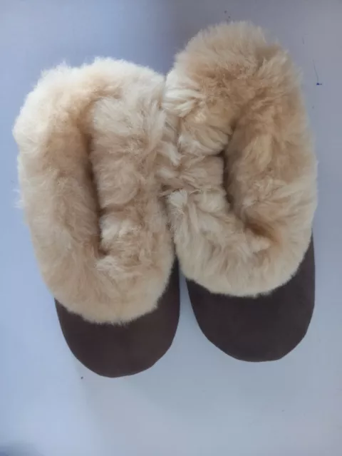 Unisex warm and soft Peruvian slippers made  handmade in natural alpaca fur 2