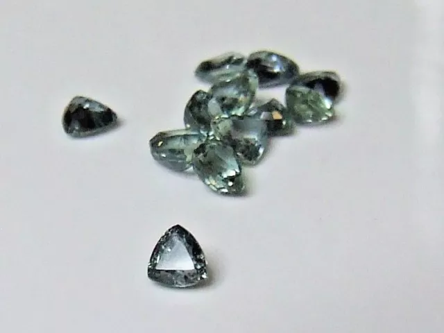 1 x  Natural Australian earth-mined pale blue trillion sapphire gem...0.2  carat 2