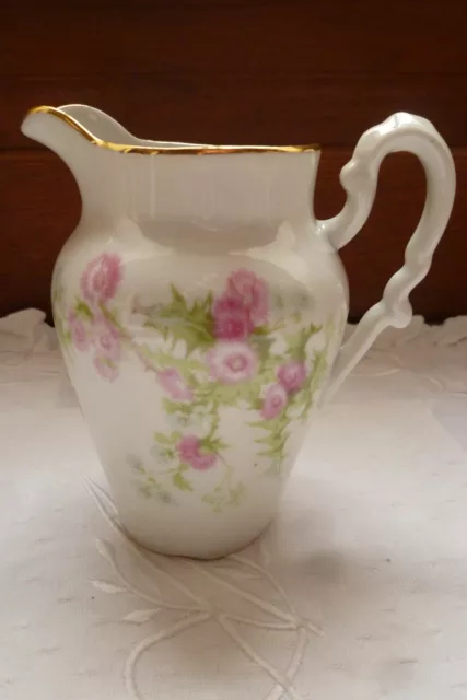 Un pot à lait, crémier ou petit vase porcelaine de Limoges TLB  (1918-1929)