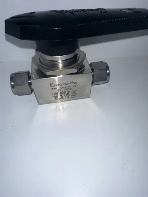 SWAGELOK SS-45S8 1/2” tube ball valve Unused
