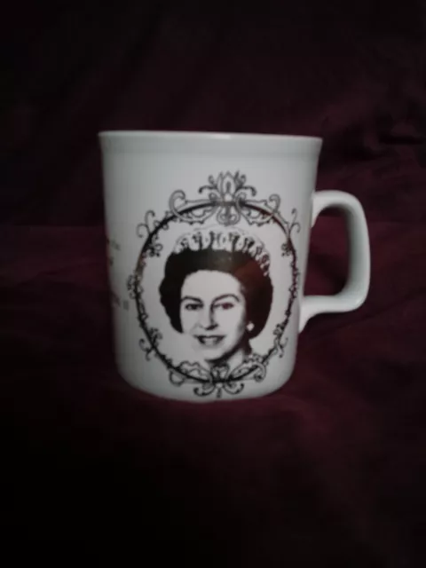 Queen Elizabeth II silver jubilee Commemorative mug 1952-1977