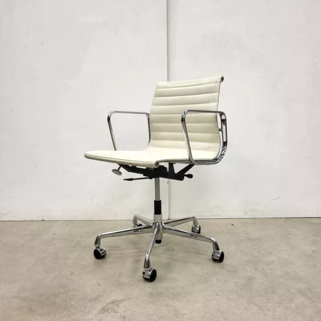 1x Orig. VITRA EA117 Office Bürostuhl Alu Chair Leder Elfenbein WEIß Eames 2