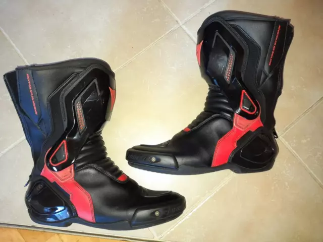 Motorradstiefel Stiefel "Nexus D1 Out" von Dainese sw rot Gr. 44 top Zustand