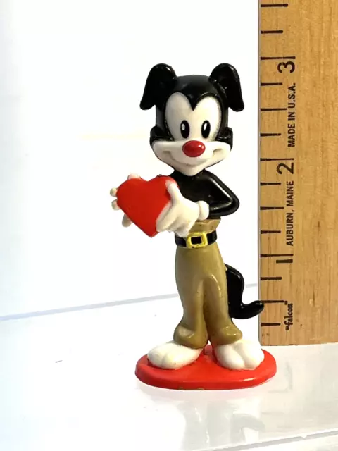 Vintage Animaniacs Yakko Valentines Day PVC Figure 1997 Elmers Heart Wakko cake