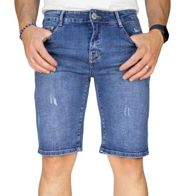 Pantaloni corti strappati uomo sale