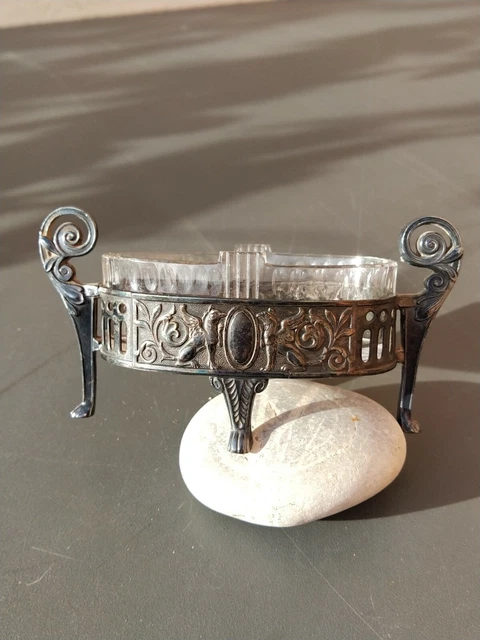 Ancienne petite salière en métal argenté WMF , décoré