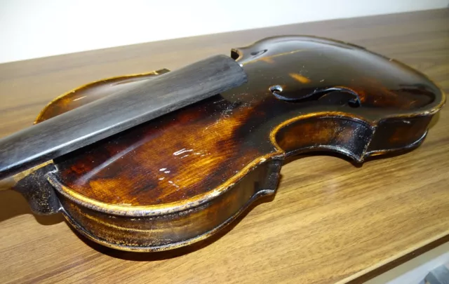 VERY OLD BAROQUE VIOLIN labelled JOANNES GEORGIUS HELMER (Nr. 424) 3