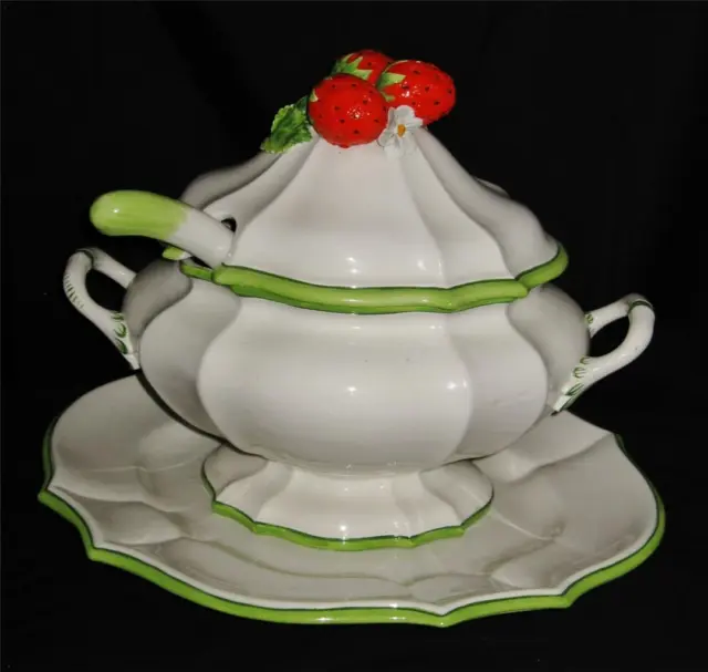 Vintage Majolica Mottahedeh Design STRAWBERRY Soup Tureen, Lid Liner Ladle Italy