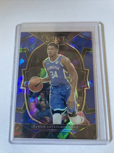 2022-23 NBA Panini Select Giannis Antetokounmpo Blue Cracked Ice - Card #61