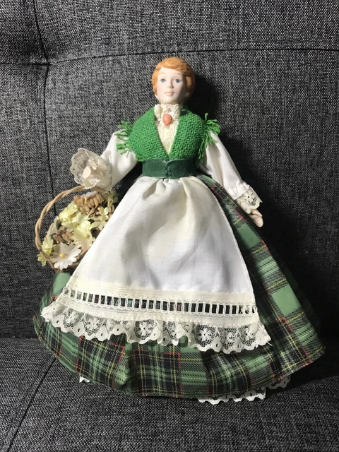 Avon Porcelain Doll Colleen From Ireland 1990  8 in Tall With Stand Vintage