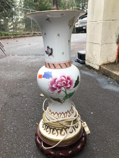 Vintage, porcelain Oriental table lamp