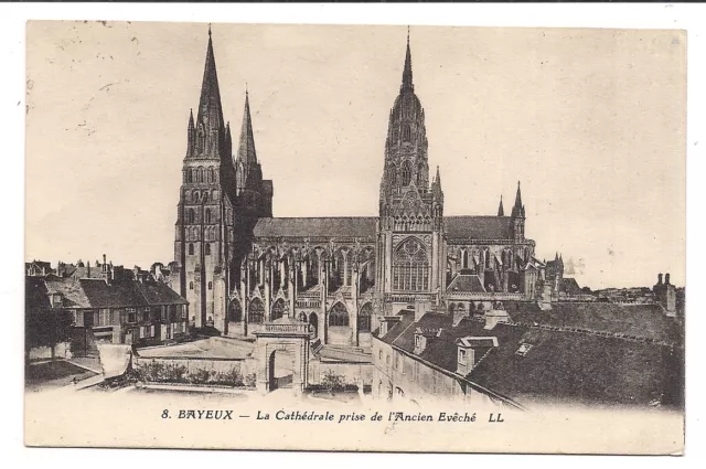 bayeux , la cathédrale prise de l'ancien evêché