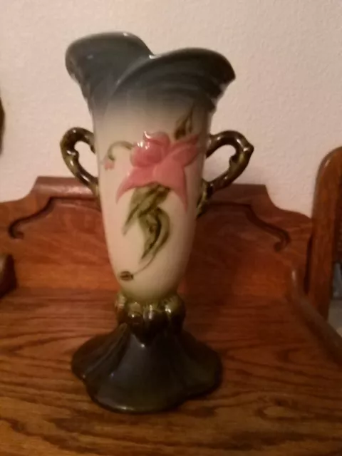 Hull woodland Vase w18-10 1/2